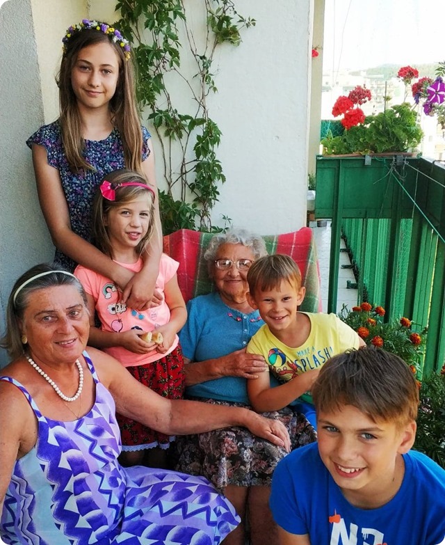 69139502_371557107077510_5489070815351668736_n